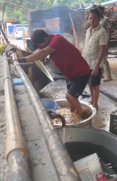 గుంటూరులో దారుణం.. బిర్యానీ తయారీలో అరాచకం ( వీడియో) 